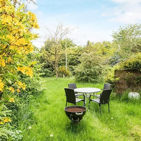 Two-bedroom In 1 Daire Højer